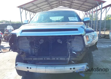 2016 Toyota Tundra 1794 5.7L V8 z USA, uszkodzony, nr VIN 5TFAY5F17GX516044